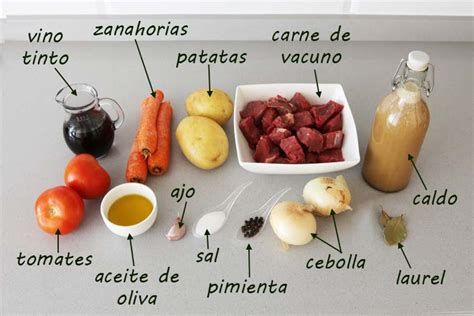 Ingredientes para guiso de carne atomatado