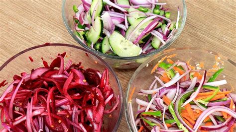 Esquema de ingredientes: cebolla morada, tomates asados, cilantro y longaniza preparada