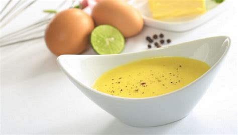 Salsa holandesa emulsionada en baño maría