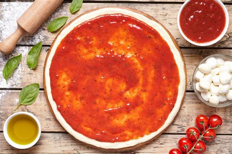 pizza con salsa pomodoro