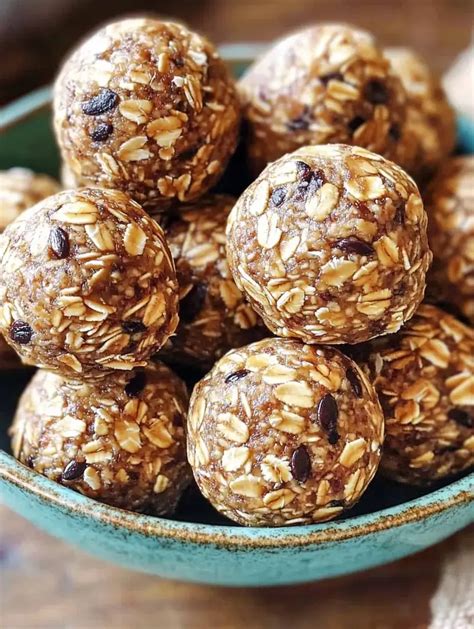 Foto de bolitas de avena, chocolate y chía sobre un plato