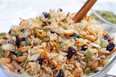Plato de arroz sirio con fideos y frutos secos