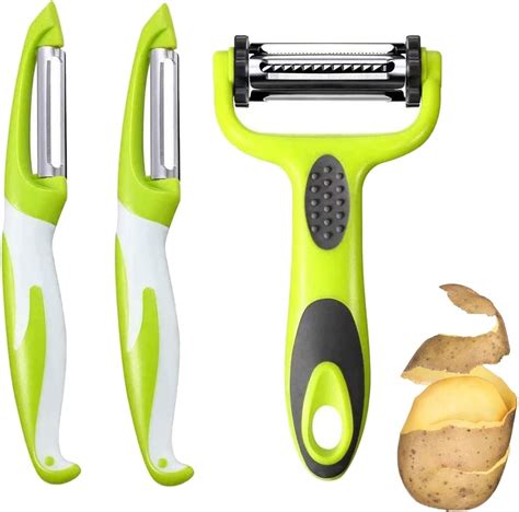 Fotografía técnica: uso de un pelador de patatas sobre un membrillo amarillo para ilustrar la facilidad del proceso.