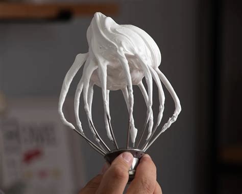 Técnica de baño maría para la preparación del merengue suizo