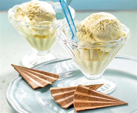 foto de diferentes tamaños de helado de vainilla