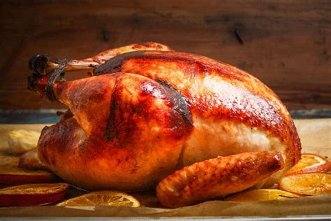 Pavo entero asado al horno o piezas de pavo preparadas