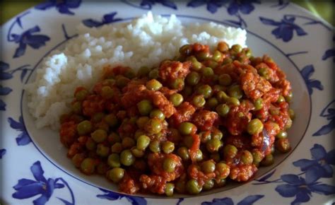 Variedad de platos preparados con arvejas