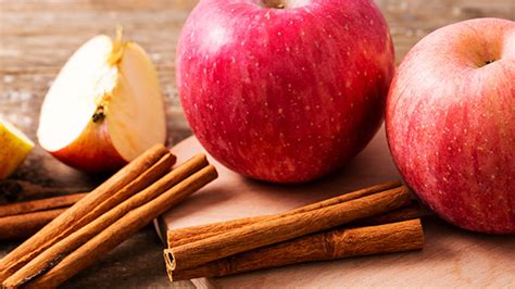 Infografía sobre cómo el agua de manzana y canela acelera el metabolismo