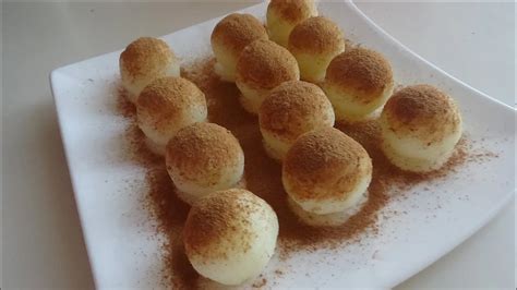 bolitas de leche terminadas y decoradas en un plato