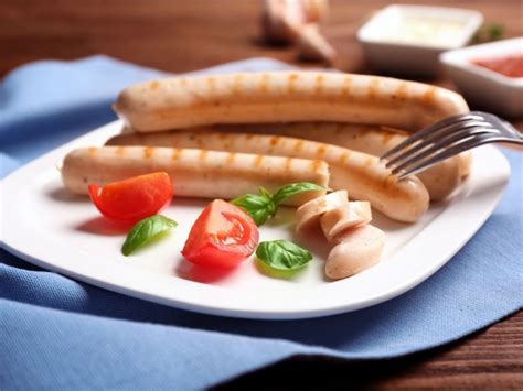 Infografía con ideas de recetas creativas con salchichas