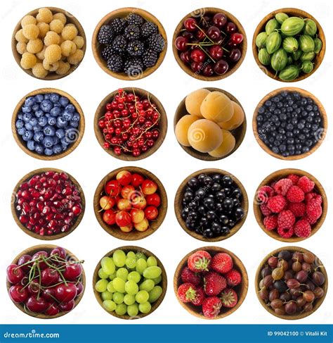 collage de diferentes frutas rojas: fresas, frambuesas, cerezas, arándanos, granada