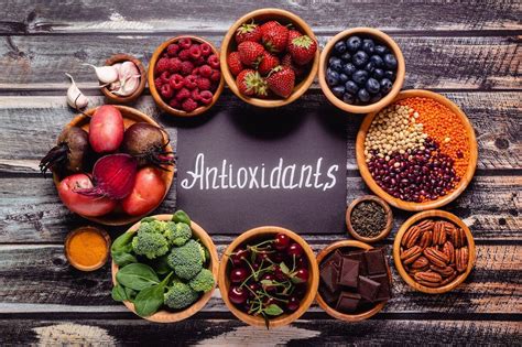 Diagrama mostrando cómo los antioxidantes de la coliflor protegen las células.