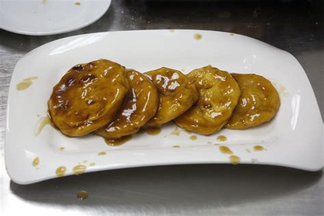 Sopaipillas pasadas gigantes preparándose para el récord Guinness