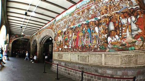 Pinturas murales del Palacio de Gobierno de Tlaxcala representando la historia del maíz.
