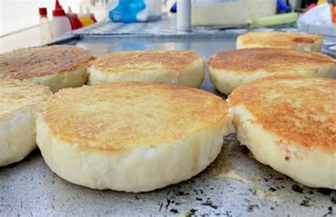 Comparativa visual de arepas fritas, a la plancha y al horno