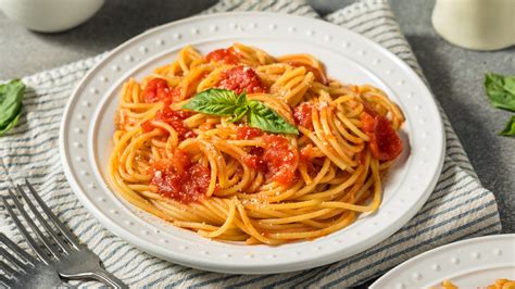 Fideos con pollo gratinados con queso