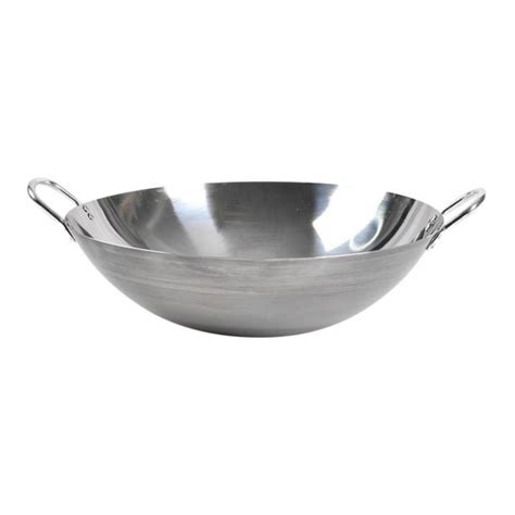 Esquema comparativo de un wok vs. una sartén tradicional
