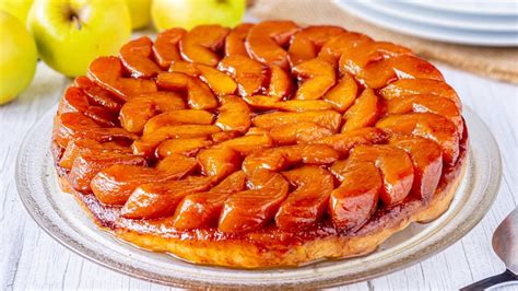 Foto de una Tarte Tatin recién hecha con manzanas caramelizadas