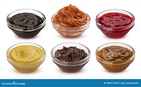 variedad de salsas dulces para postres en cuencos pequeños