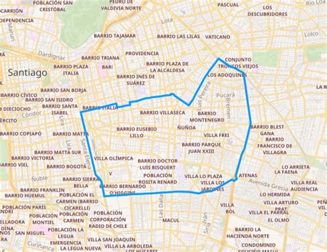 Panorama de la calle principal de Ñuñoa con un restaurante japonés en primer plano