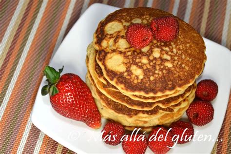 Panqueques de harina de arroz servidos con diferentes toppings