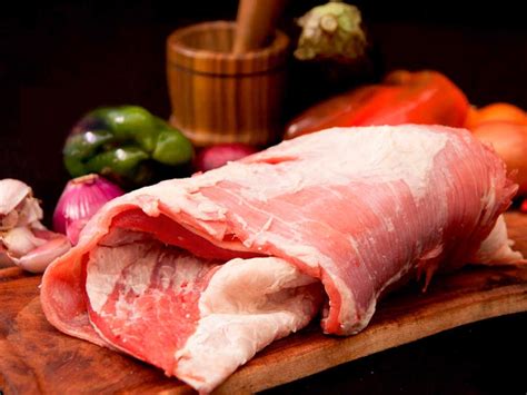 Preparación del matambre, desgrasado y estirado