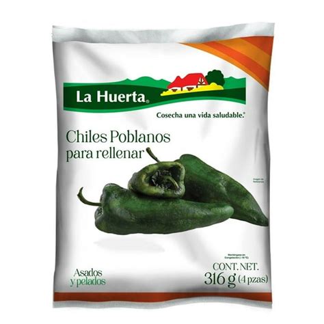 Chiles poblanos asados y pelados listos para rellenar