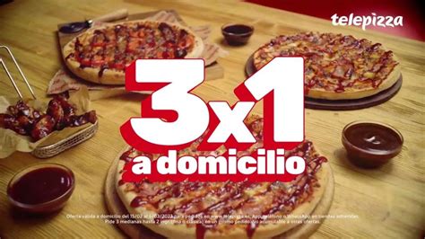 Yolanda Ramos y Farid Bechara en el anuncio de Telepizza ambientado en el Palacio Real de Madrid