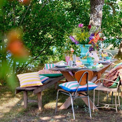 Un café vegano acogedor con mesas al aire libre en Berlín.