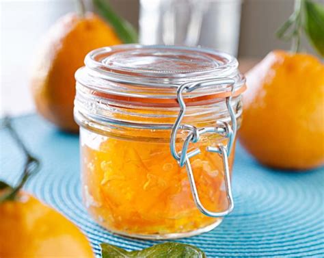 mermelada de naranja casera lista en frascos