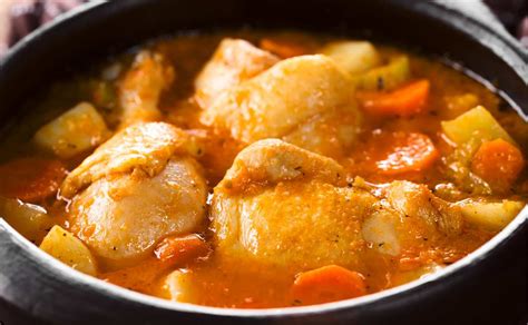 Estofado de pollo con almendras, vista de cerca
