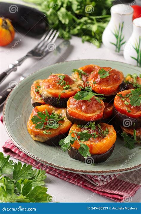 Berenjenas, zapallitos y tomates horneados con queso