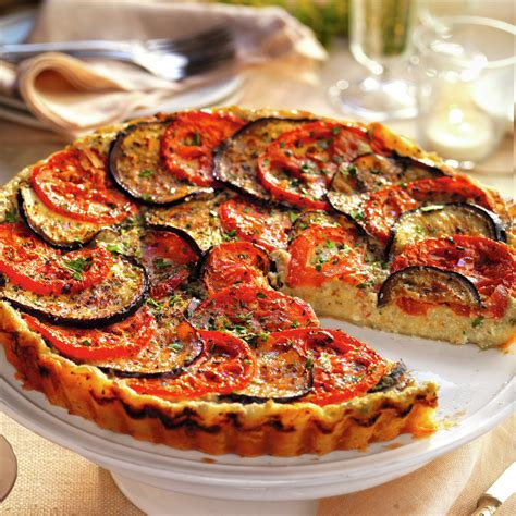 Tarta salada de zapallitos, berenjena y queso