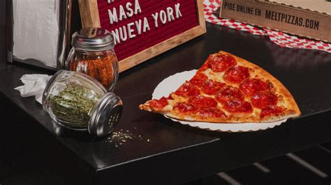 Esquema: comparación de texturas entre masa tradicional, delgada y estilo Nueva York.
