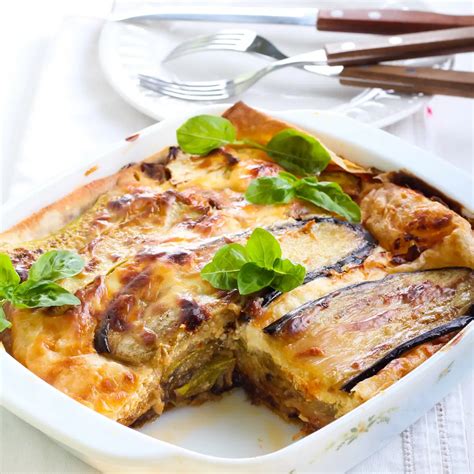 Pastel de berenjena estilo quiche cortado en porciones