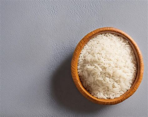 Foto de arroz blanco estilo japonés en un tazón pequeño
