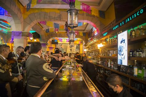 fotografía de época de una antigua fonda o cantina donde se servía el postre vigilante como opción rápida