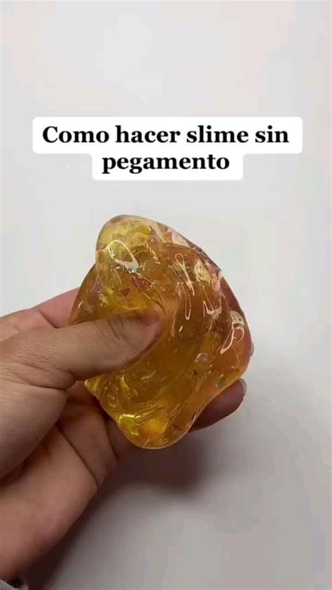 Slime transparente sin burbujas en un frasco
