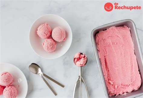 Bol de preparación de helado en el congelador