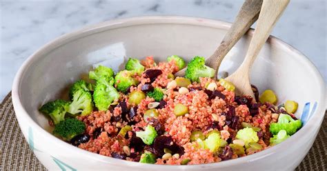 Ensalada gourmet de alcachofas, remolacha y quinoa con aliño fresco