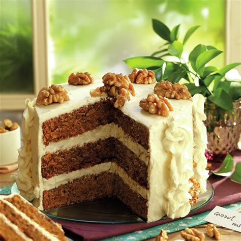 Pastel de zanahoria con glaseado y nueces