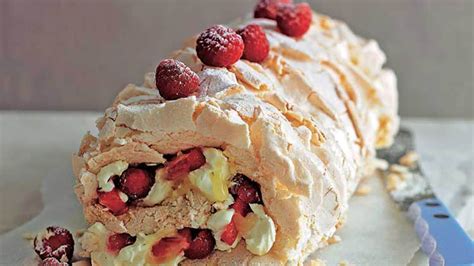 Composición de frutas (fresas, frambuesas) para el relleno del brazo de merengue