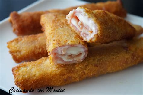 Rollitos de jamón y queso horneados, vista de cerca, con masa esponjosa