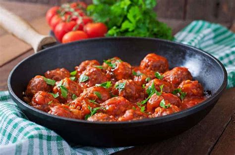 albóndigas sin huevo en salsa de tomate