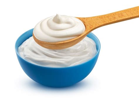 Crema agria en un bol con cuchara
