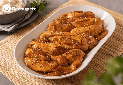 Pechugas de pollo glaseadas con miel y rodajas de limón fresco