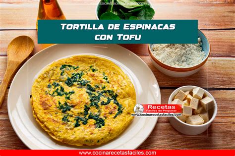 Tortilla vegana de espinacas y tofu con un corte