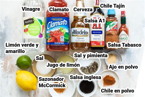 Muestra de diversos ingredientes para michelada en pequeños recipientes