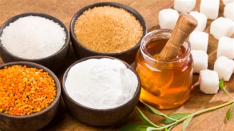 Variedad de ingredientes saludables para repostería: frutas, edulcorantes naturales, harinas integrales