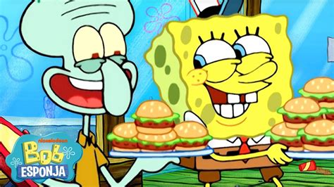 Bob Esponja sonriendo, vestido con su atuendo habitual de cocinero del Crustáceo Cascarudo